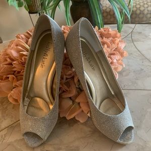 Adorable Metallic peephole pump